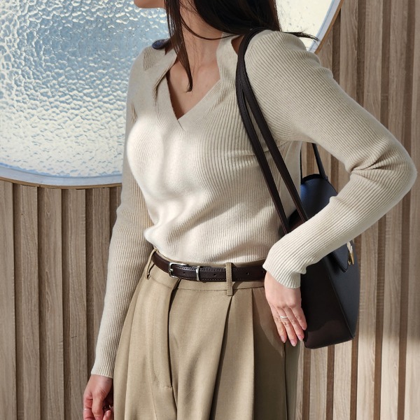 비스코스 니트 홀터넥 슬림핏 꼬임 골지 크롭 스웨터 이너 겨울 (2color)